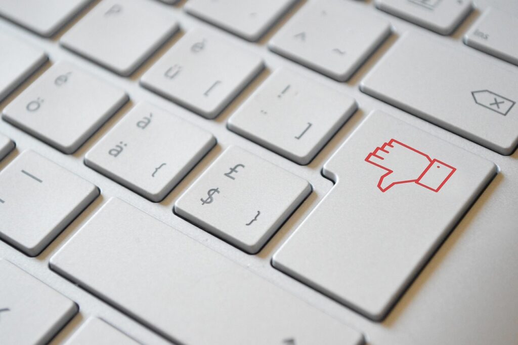 Negative review on a keyboard, representing customer feedback